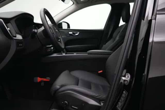 Volvo XC60 (2025) thumbnail 8