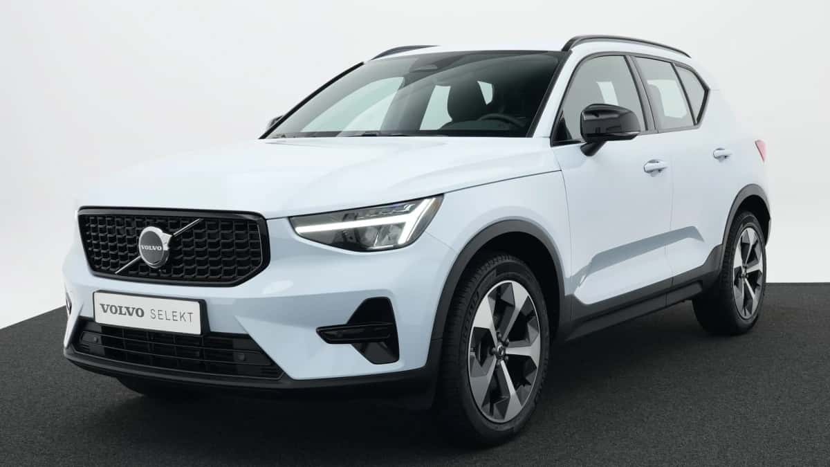 Volvo XC40 (2025) — foto 1