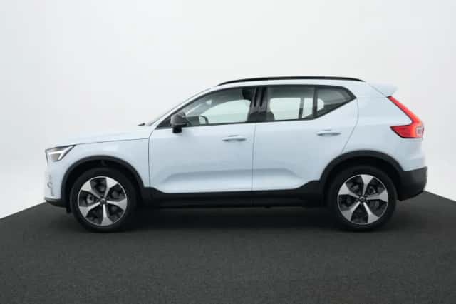 Volvo XC40 (2025) thumbnail 3