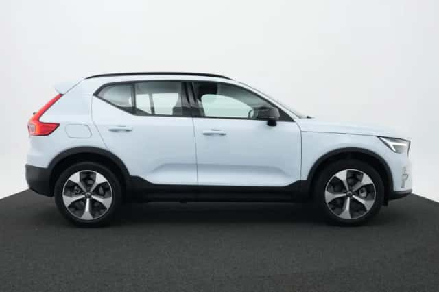 Volvo XC40 (2025) thumbnail 4