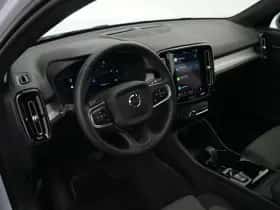 Volvo XC40 (2025) thumbnail 8