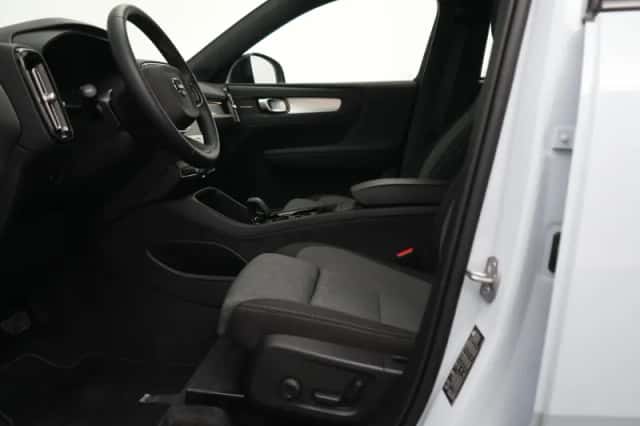 Volvo XC40 (2025) thumbnail 9