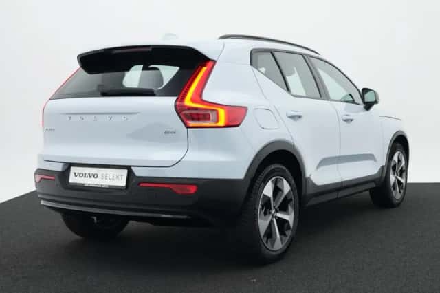 Volvo XC40 (2025) thumbnail 2