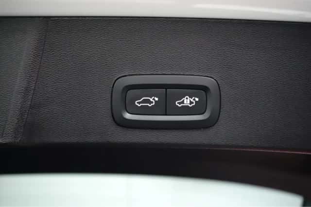 Volvo XC40 (2022) thumbnail 12