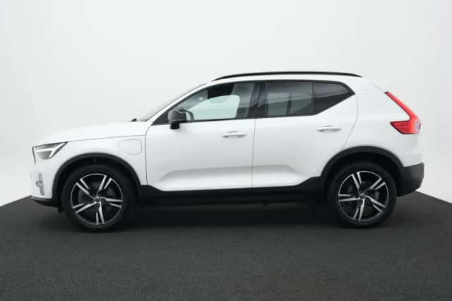 Volvo XC40 (2022) thumbnail 3