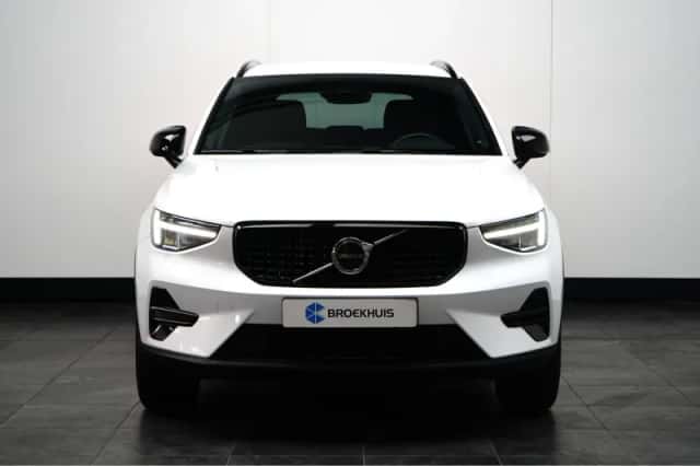 Volvo XC40 (2022) thumbnail 3