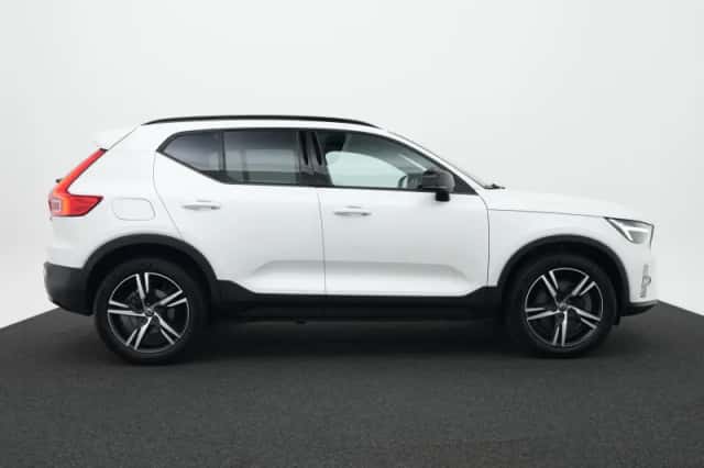 Volvo XC40 (2022) thumbnail 4