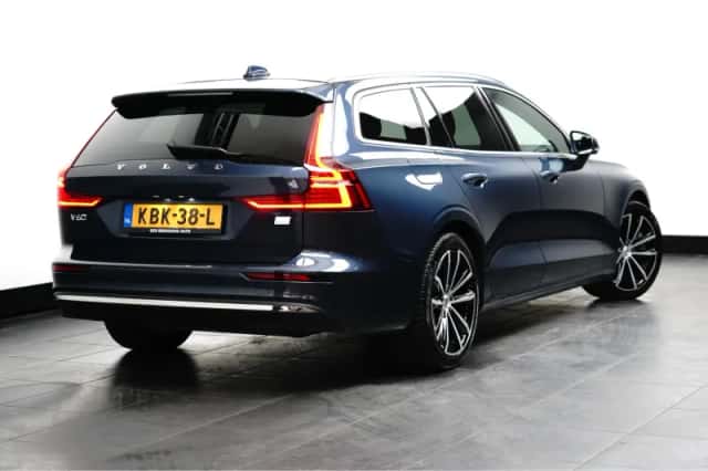 Volvo V60 (2022) thumbnail 2