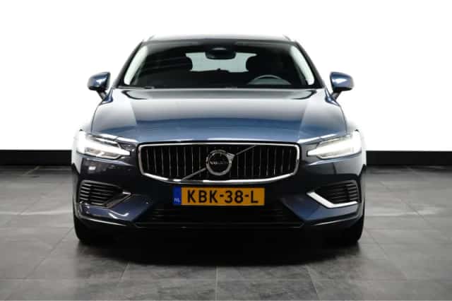 Volvo V60 (2022) thumbnail 3