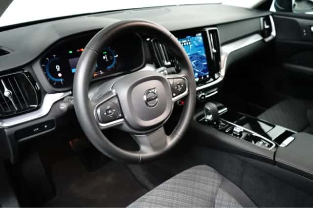 Volvo V60 (2022) thumbnail 7