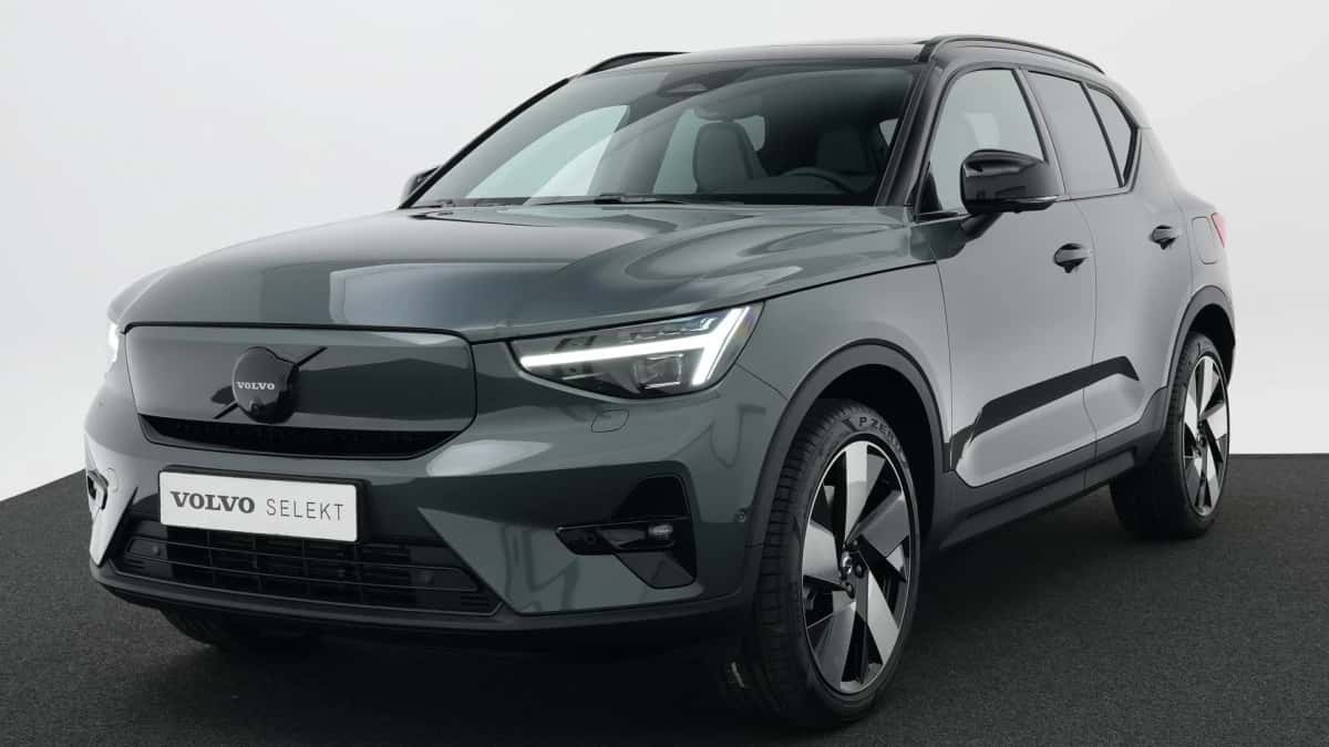 Volvo EX40 (2026) — foto 1