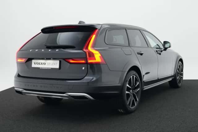 Volvo V90 (2018) thumbnail 2
