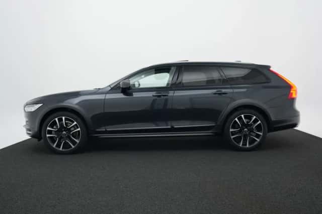 Volvo V90 (2018) thumbnail 3