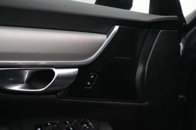 Volvo V90 (2018) thumbnail 27