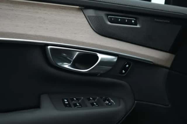 Volvo XC90 (2025) thumbnail 23