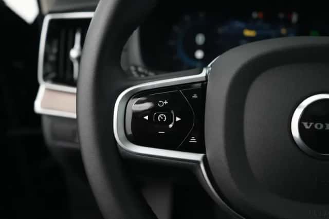 Volvo XC90 (2025) thumbnail 33