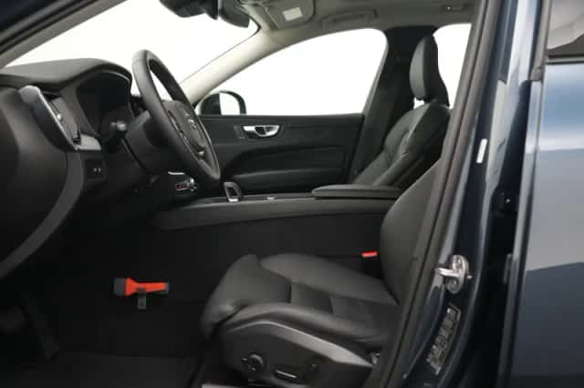 Volvo XC60 (2025) thumbnail 9