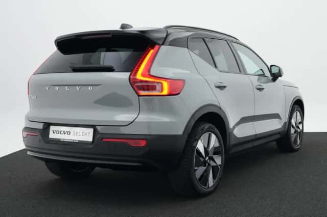Volvo EX40 (2025) thumbnail 2