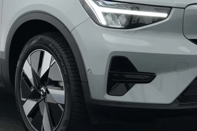 Volvo EX40 (2025) thumbnail 16