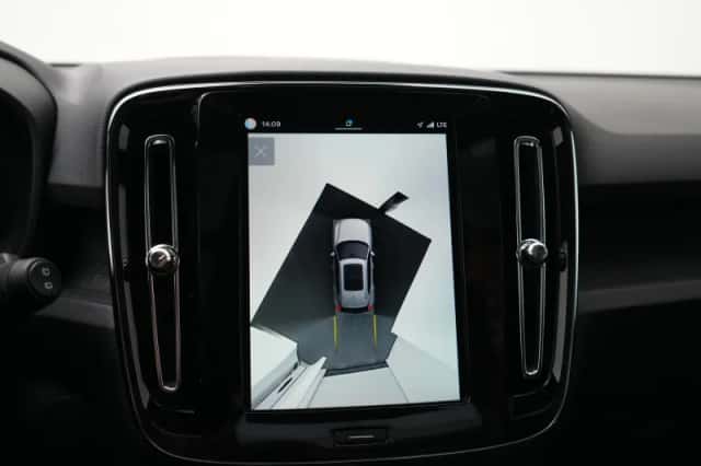 Volvo EX40 (2025) thumbnail 25