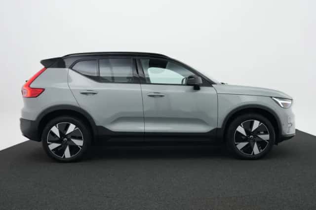 Volvo EX40 (2025) thumbnail 4