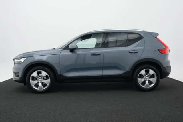 Volvo XC40 (2022) thumbnail 3