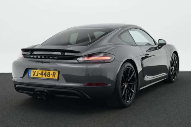 Porsche 718 Cayman (2019) thumbnail 2