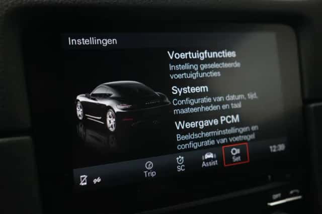 Porsche 718 Cayman (2019) thumbnail 33