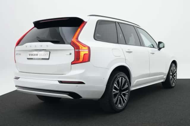Volvo XC90 (2022) thumbnail 2