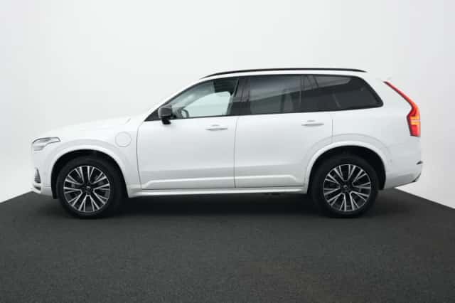 Volvo XC90 (2022) thumbnail 3