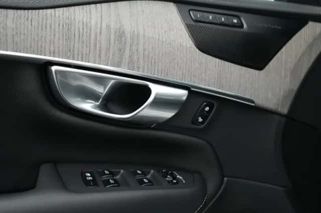 Volvo XC90 (2022) thumbnail 29