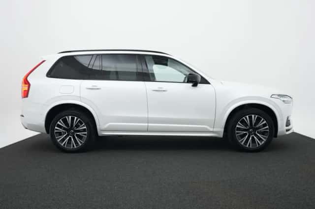 Volvo XC90 (2022) thumbnail 4