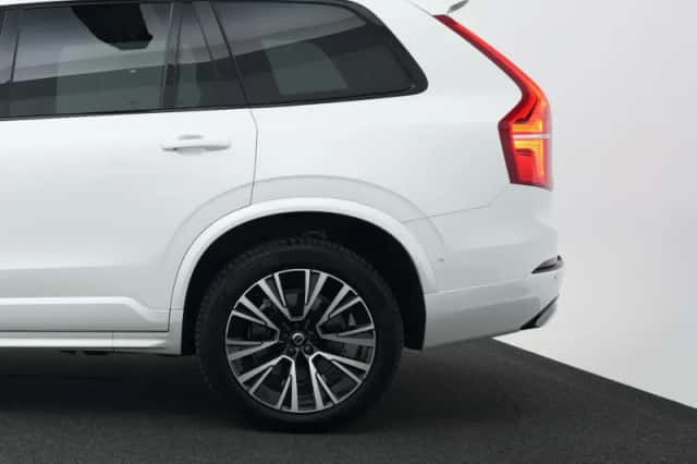Volvo XC90 (2022) thumbnail 44