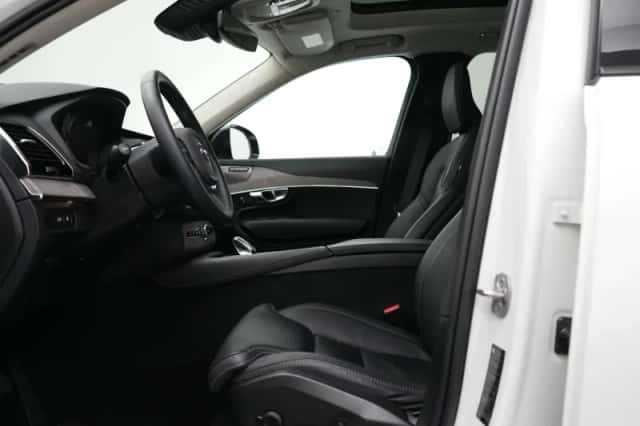 Volvo XC90 (2022) thumbnail 8