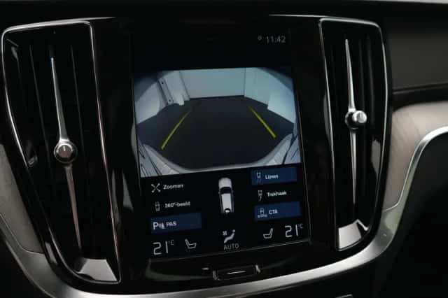 Volvo V60 (2019) thumbnail 55