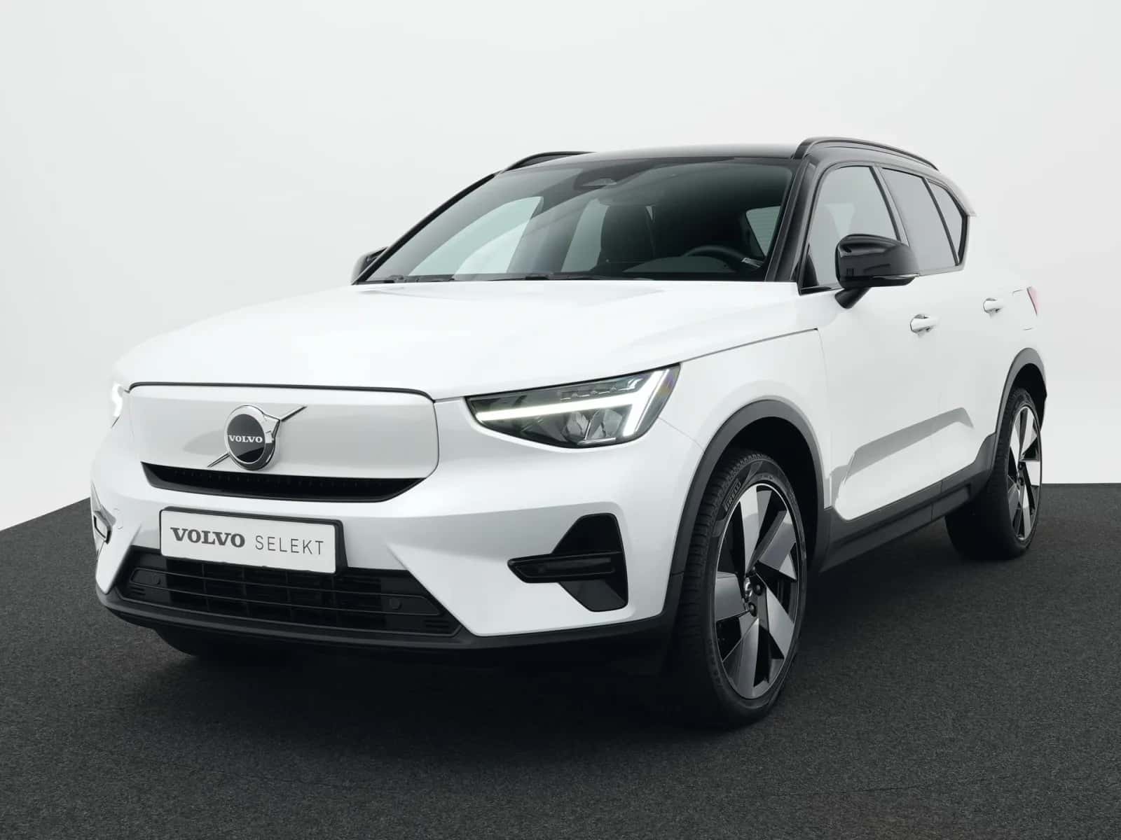 Volvo XC40 (2023) — foto 1