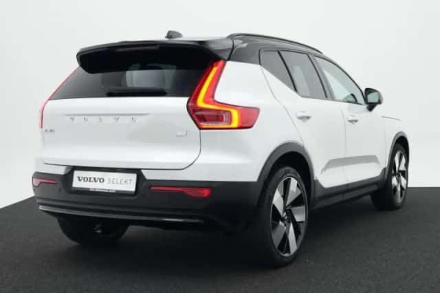 Volvo XC40 (2023) thumbnail 2