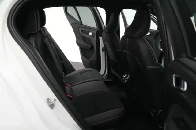 Volvo XC40 (2023) thumbnail 11