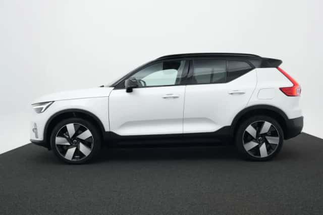 Volvo XC40 (2023) thumbnail 3