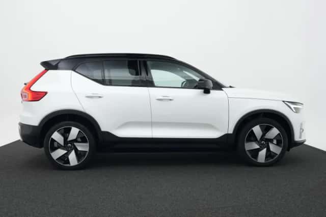 Volvo XC40 (2023) thumbnail 4