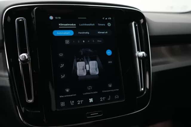 Volvo XC40 (2023) thumbnail 36