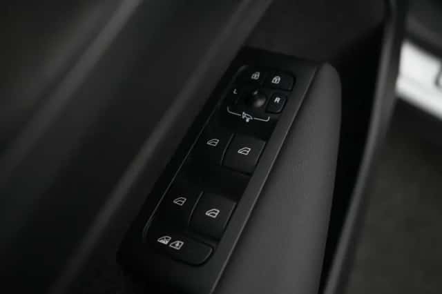 Volvo XC40 (2023) thumbnail 41