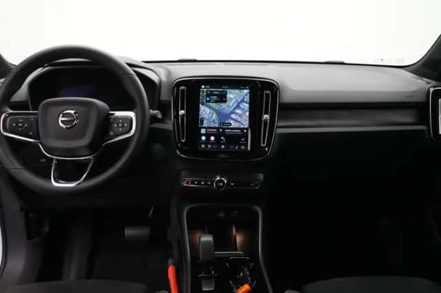 Volvo XC40 (2023) thumbnail 7