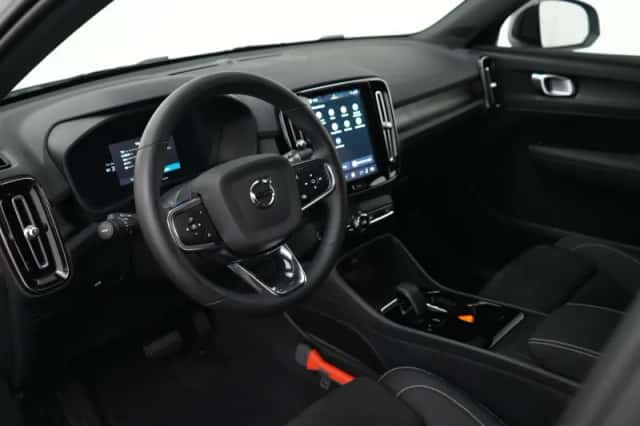 Volvo XC40 (2023) thumbnail 8