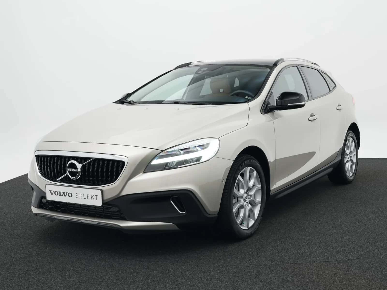Volvo V40 (2019) — foto 1