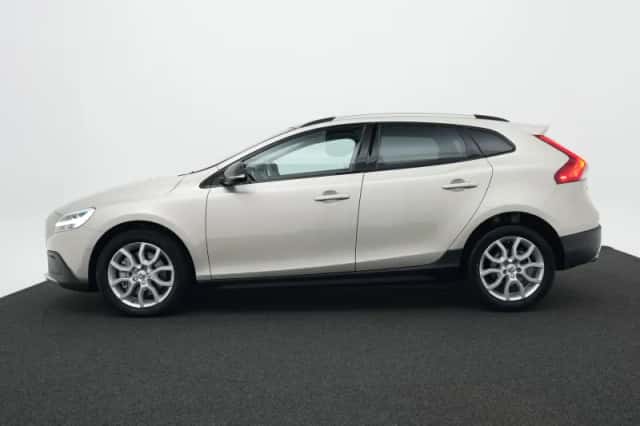 Volvo V40 (2019) thumbnail 3