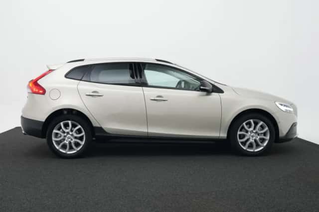 Volvo V40 (2019) thumbnail 4
