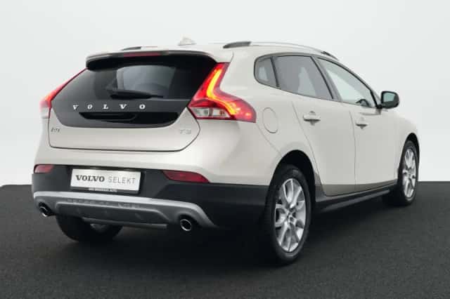 Volvo V40 (2019) thumbnail 2