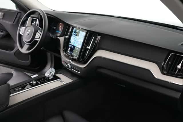 Volvo XC60 (2021) thumbnail 12