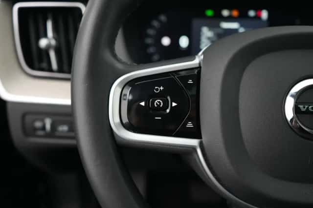 Volvo XC60 (2021) thumbnail 34